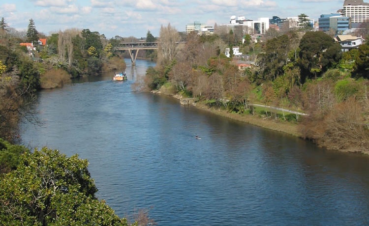 Photo of the Waikato river passing through Hamilton city